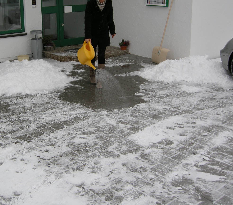 Schnee- und Eisfrei  flüssiger Streusalzersatz, umweltfreundlich, bis -50  °C - ILKA-Chemie GmbH