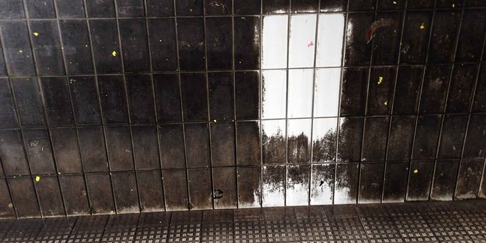 ILKA-Waschhallenreiniger Reinigungskonzentrat mit hoher Reinigungskraft, löst Kalk, Öl, Fette, Rost, Wachs und Algen von säurefesten Fliesen ILKA-Waschhallenreiniger Reinigungskonzentrat mit hoher Reinigungskraft, löst Kalk, Öl, Fette, Rost, Wachs und Algen von säurefesten Fliesen