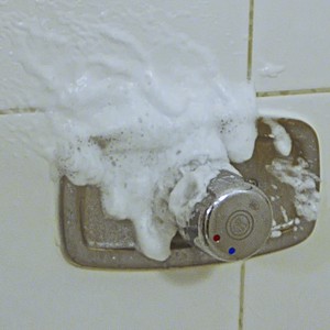 Sanitärreiniger Sanitärreiniger zur Entfernung von Kalk